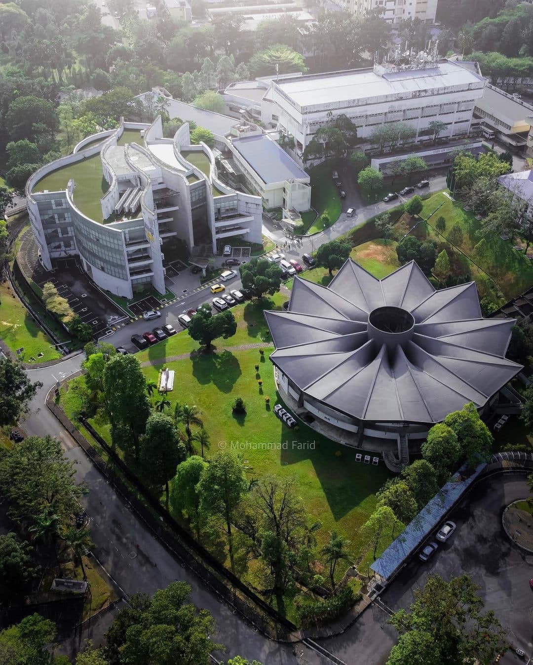 Faculty of Business and Economics photo 1
