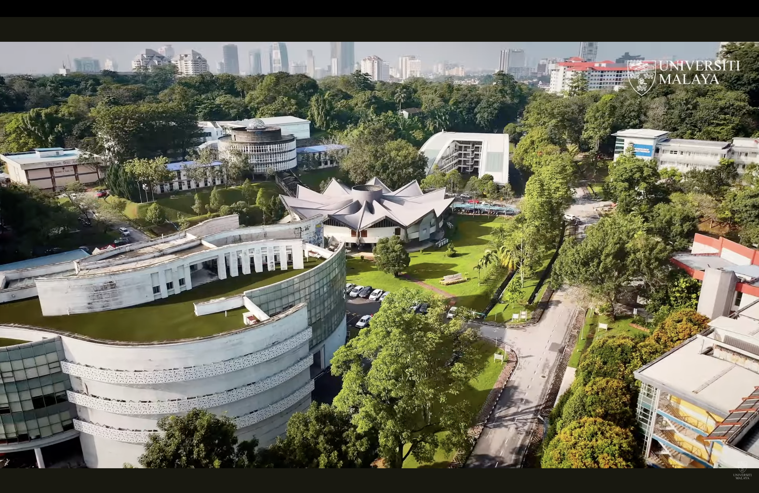 Faculty of Business and Economics photo 2